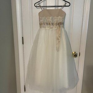 David's Bridal Flower Girl Dress - Sz8
